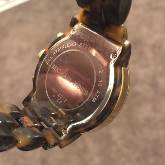 Watch - Picture 2 of 3